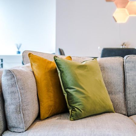 Number 21: A Breathtaking Chester Cottage With Parking Mollington  Екстер'єр фото