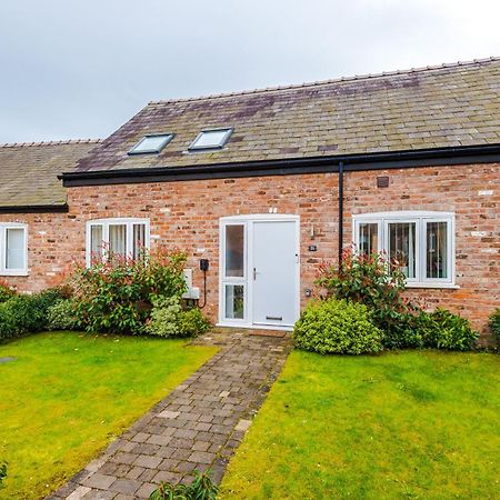 Number 21: A Breathtaking Chester Cottage With Parking Mollington  Екстер'єр фото
