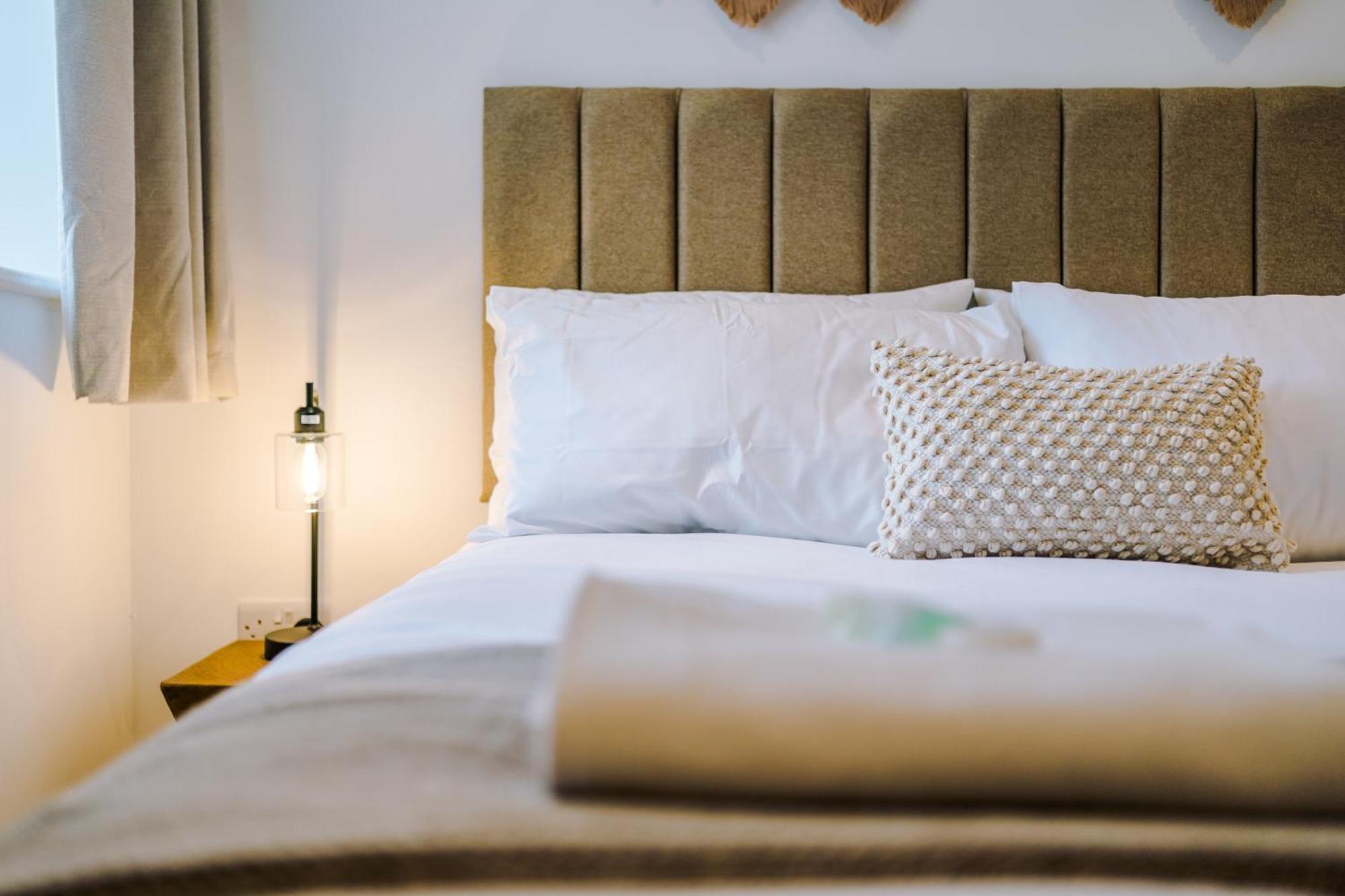 Number 21: A Breathtaking Chester Cottage With Parking Mollington  Екстер'єр фото