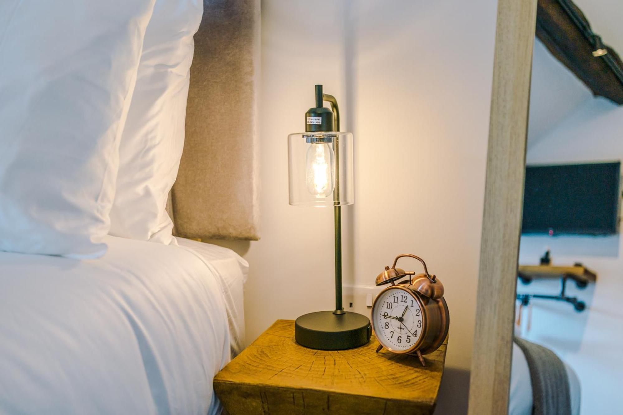Number 21: A Breathtaking Chester Cottage With Parking Mollington  Екстер'єр фото